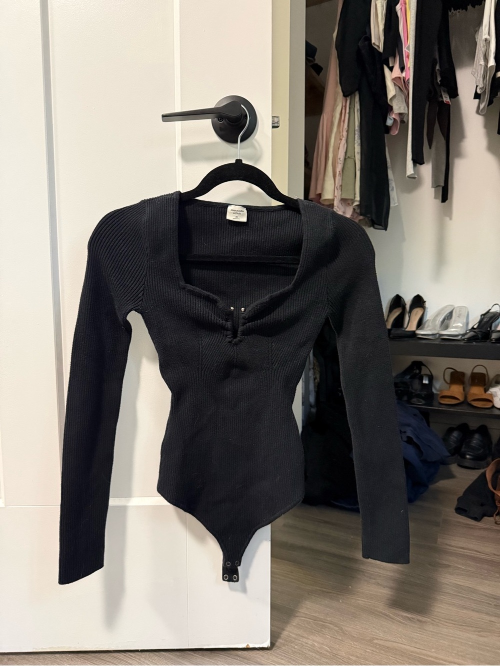 Abercrombie & Fitch Long-sleeve Ribbed Hardware Bodysuit